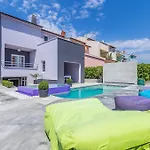 House Moderna Holiday home *