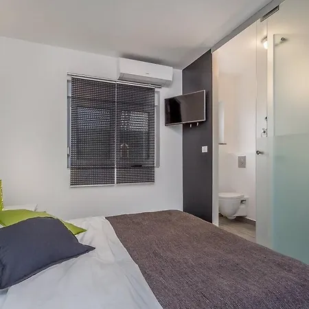 House Moderna Semesterbostad *