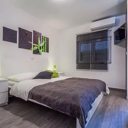 Semesterbostad House Moderna Pula