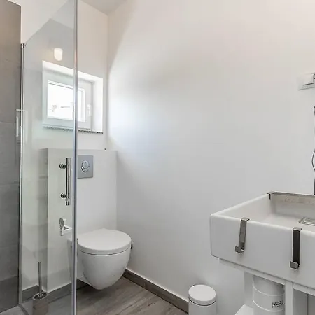 Semesterbostad House Moderna