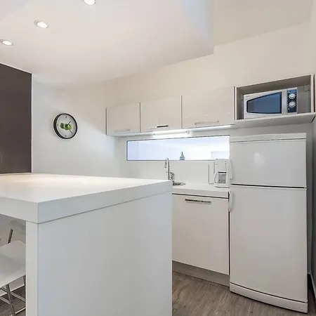 Semesterbostad House Moderna