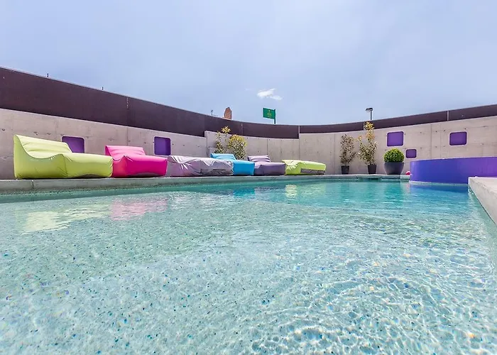 House Moderna * Πούλα